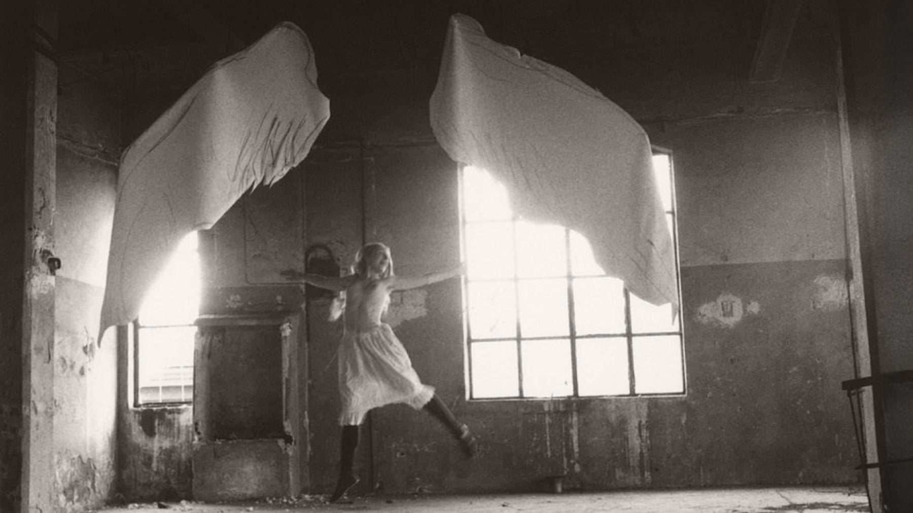 Francesca Woodman Photography: Style, Techniques & 5 Lessons